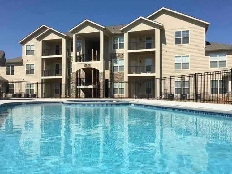 Rent Modern Apartments in Summit Crossing with Convenient Access