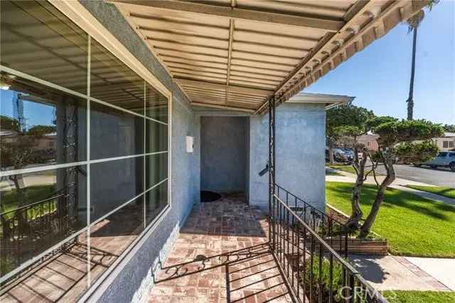 House For Sale in Long Beach, California