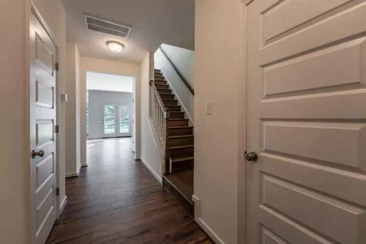 Rent Beautiful Davenport Townhome in Magnolia Green with Modern Features