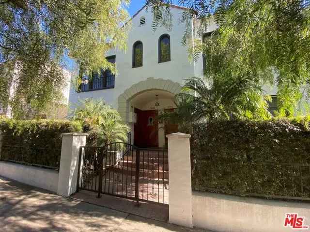 House For Sale in 506, North Spaulding Avenue, Los Angeles, California