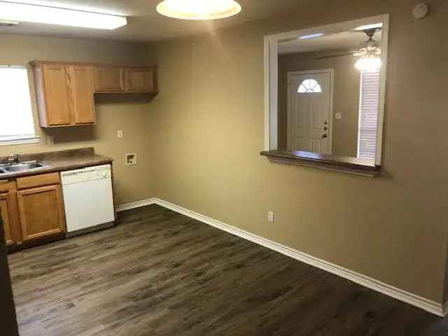 Rent Townhome Near Austin College with 3 Bedrooms and 2 Bathrooms