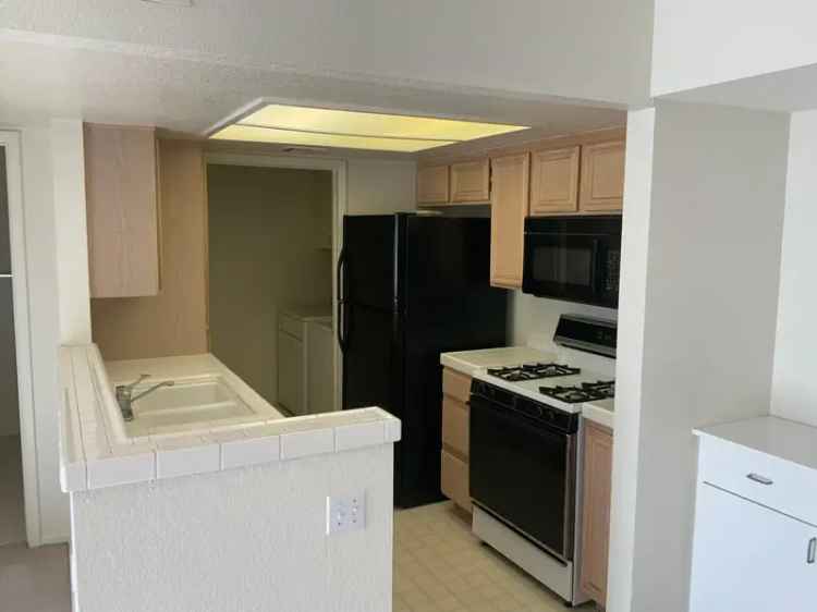 Rent Apartment Unit in Summerlin Gated Community with Club House and Pool