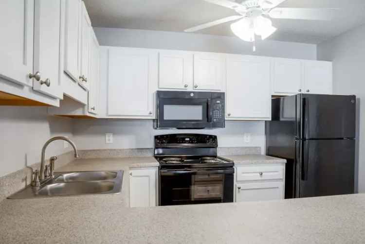 Rent Orchard Park Apartments in Springfield with Great Amenities