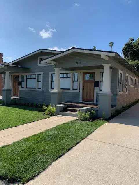 Rent Gorgeous Bungalow Duplex in Museum District with Modern Features