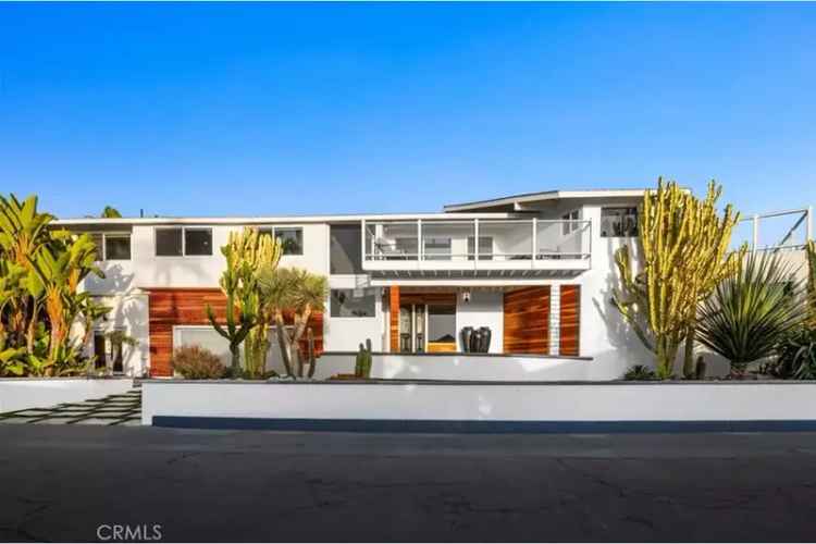 Buy Contemporary Residence with Ocean Views in Exclusive Gated Community