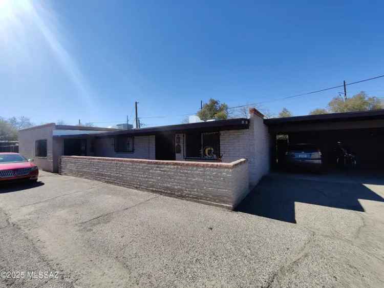 Duplex for sale in Tucson with pool and upgraded features