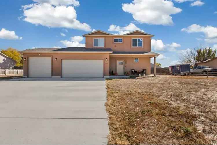 Buy House in Pueblo West with Spacious Layout and Solar Panels