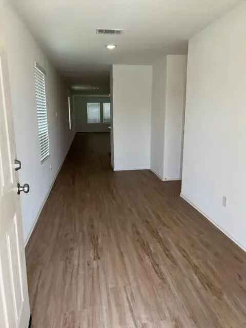 Rent Family Home in Tavola Community New Caney with Modern Amenities