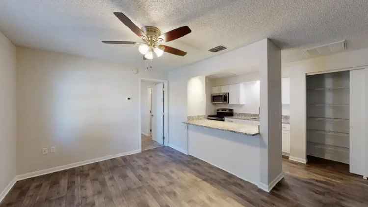 Rent Luxury Apartments with 5 Star Amenities and Spacious Floor Plans