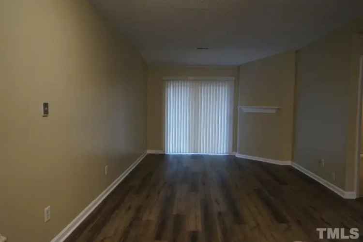 Rent Charming Apartment Unit in Peach Creek with Spacious Bedrooms