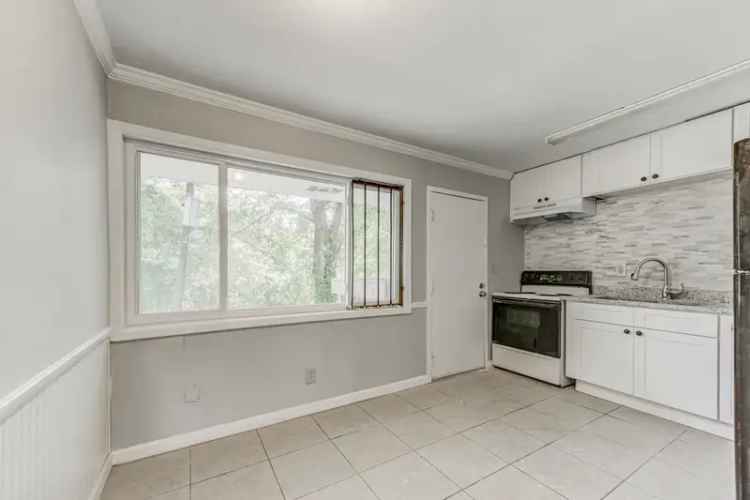 Rent Renovated Apartment Unit Near East Atlanta with Modern Features