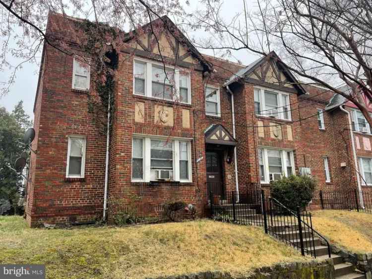 House For Sale in 1343, 29th Street Southeast, Washington, District of Columbia