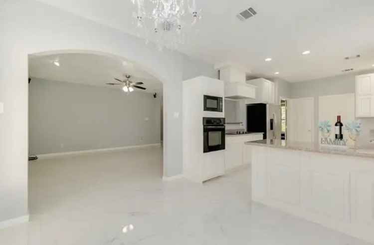 Rent Home with Elegant Interior Near Highway 6