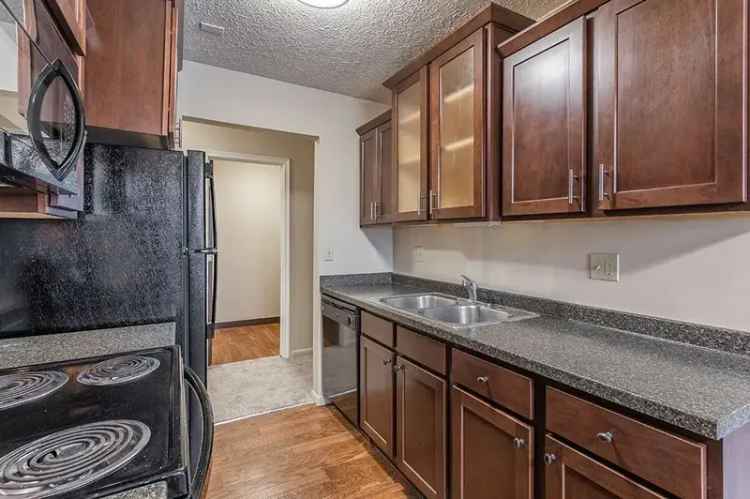 Rent Delta Square Apartments in Lansing MI with Great Amenities