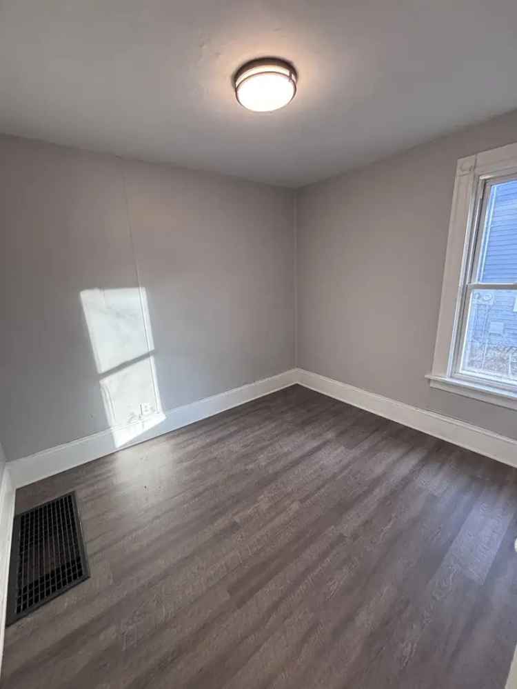 Rent 3 Bedroom Apartment Unit Upper Newly Renovated