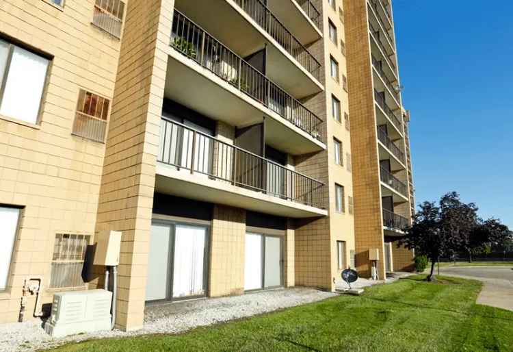 Rent Spacious Senior Apartments in Southfield with Great Amenities