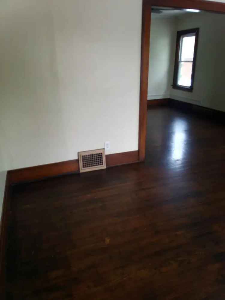 Rent 3 Bedroom Apartment with Spacious Rooms and New Features