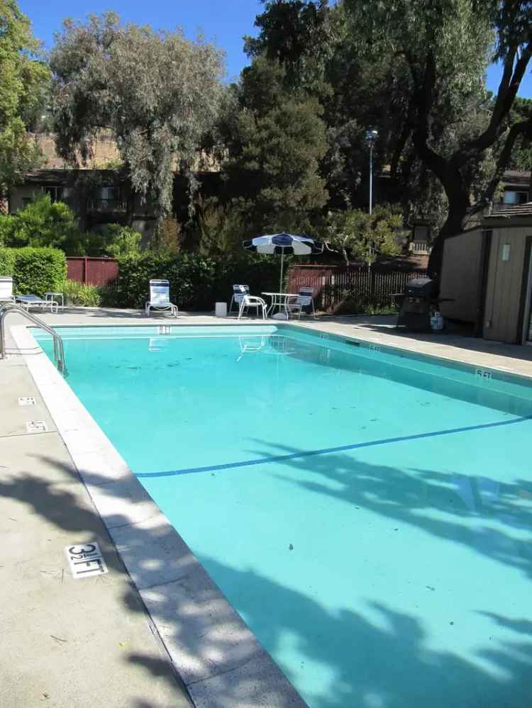 Rent Apartments in Benicia with Pool and Recreation Room