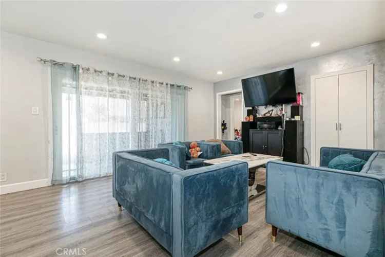 House For Sale in 12157, Lull Street, Los Angeles, California