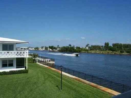 House For Sale in Boynton Beach, Florida