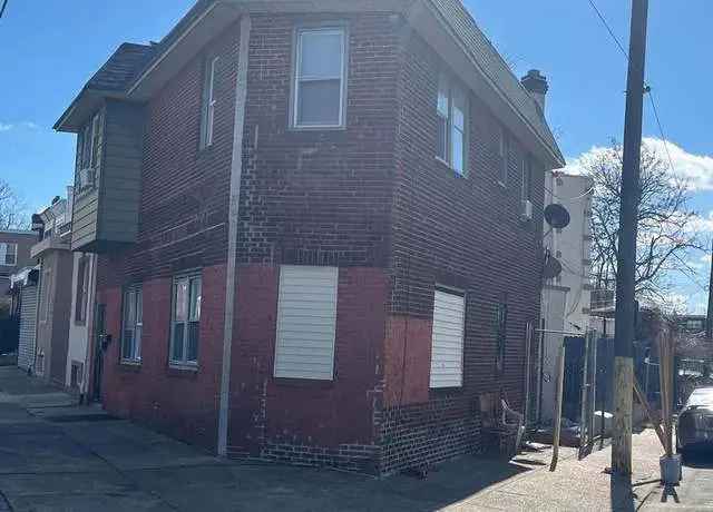 Apartment For Sale in 1860, Wakeling Street, Philadelphia, Pennsylvania