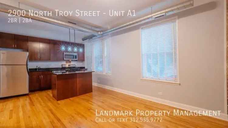 Rent 2 Bedroom Apartment in Chicago with Modern Features and Balcony