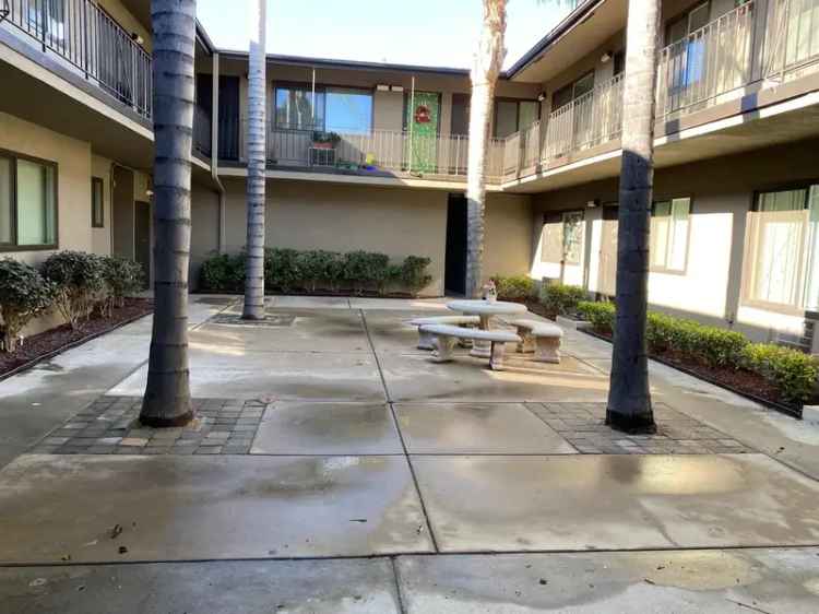 Rent Modern 1 Bedroom Apartment in Lake Balboa Van Nuys with Amenities