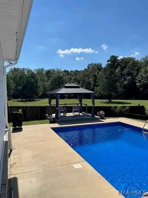 Beautiful buy of a 4 bedroom home with pool and bonus room