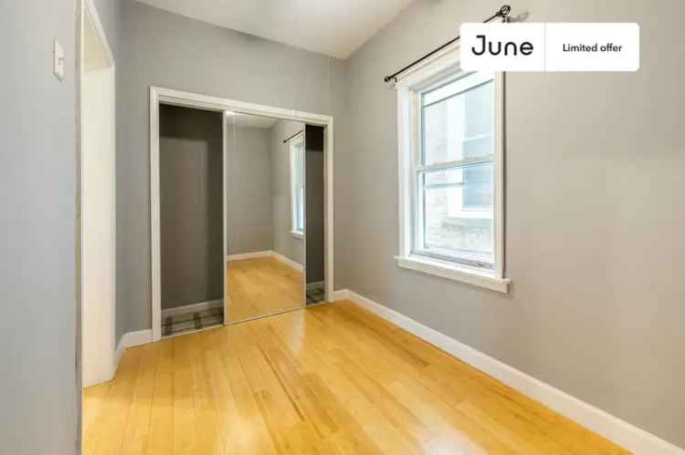 Rent Room in Logan Square Full Bedroom with Modern Amenities