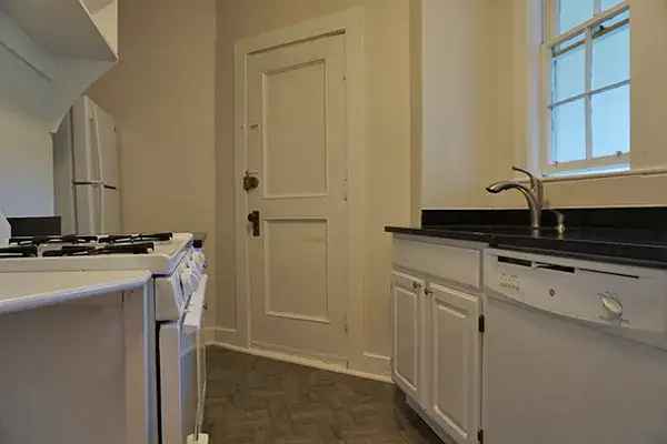 Rent 2 Bedroom Apartment Unit in Ideal Location with Laundry