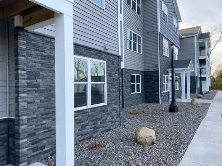 Rent Luxury Lakeside Apartments in Liverpool NY with Spacious Features