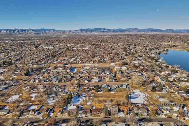 House For Sale in Arvada, Colorado