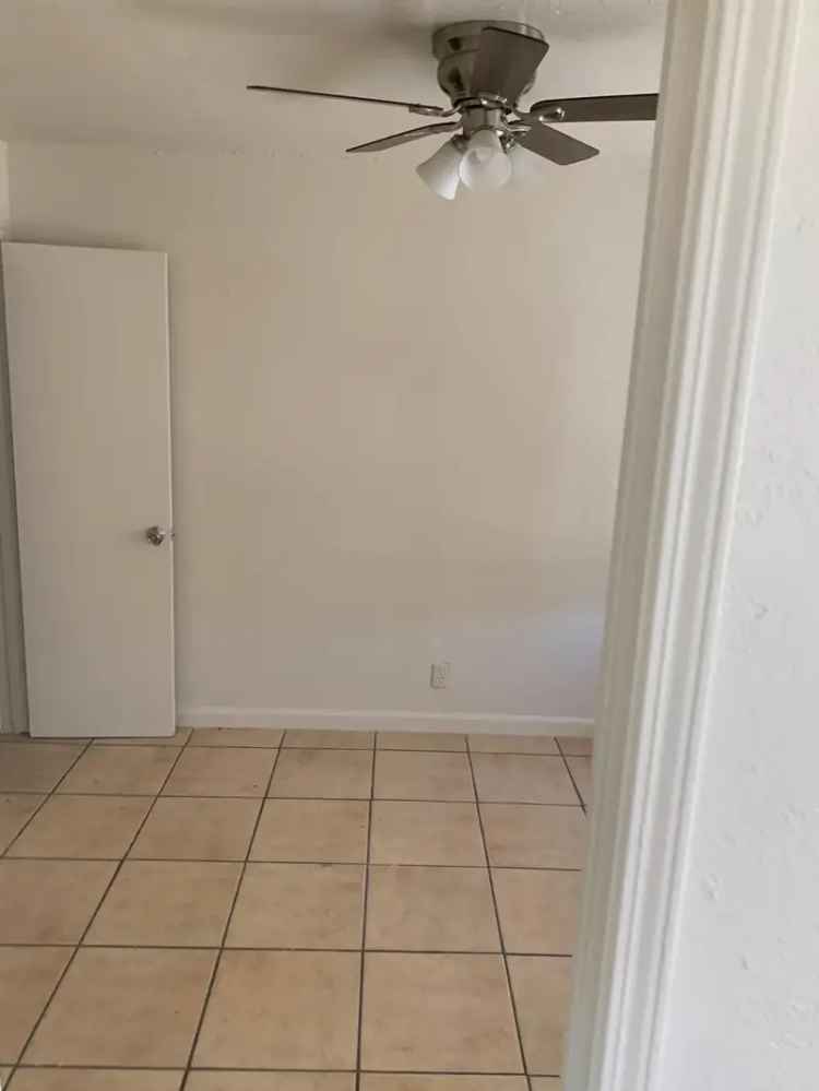 1 Bedroom Apartment for Rent in Downtown with Front and Back Yard