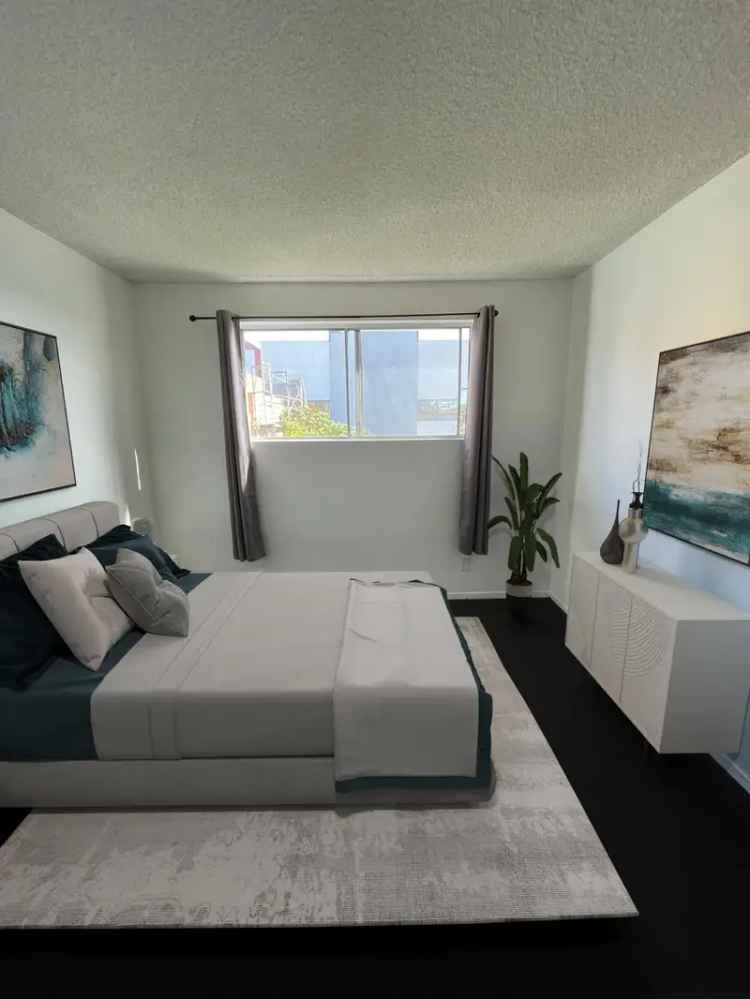 Rent Newly Renovated 2 Bed 2 Bath Beachfront Apartment in Santa Monica