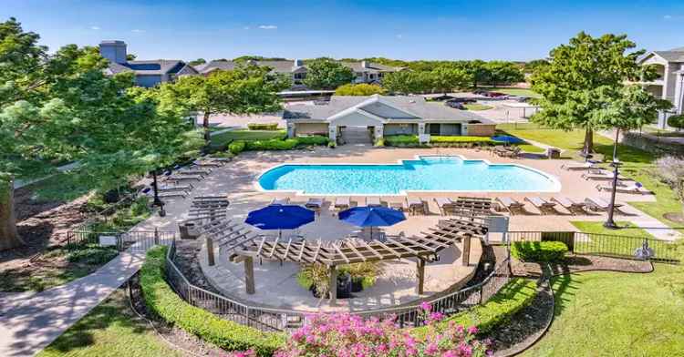 Rent Apartments in Bedford TX Pet Friendly Community near DFW Airport