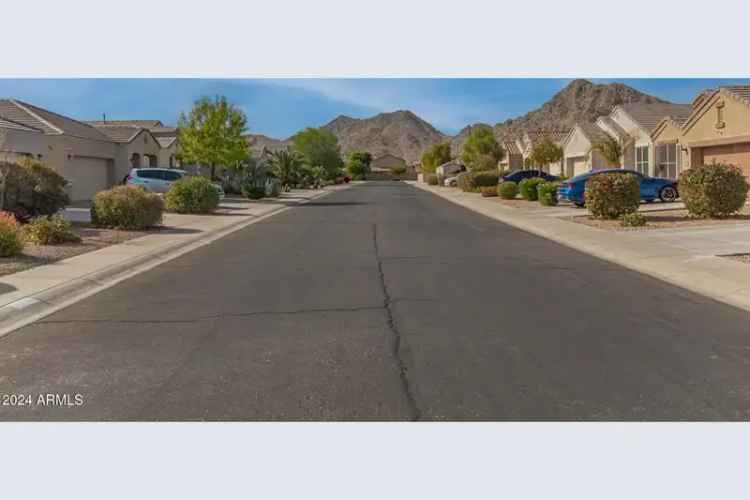 Spacious Buy Home with 4 Bedrooms and Den in San Tan Heights