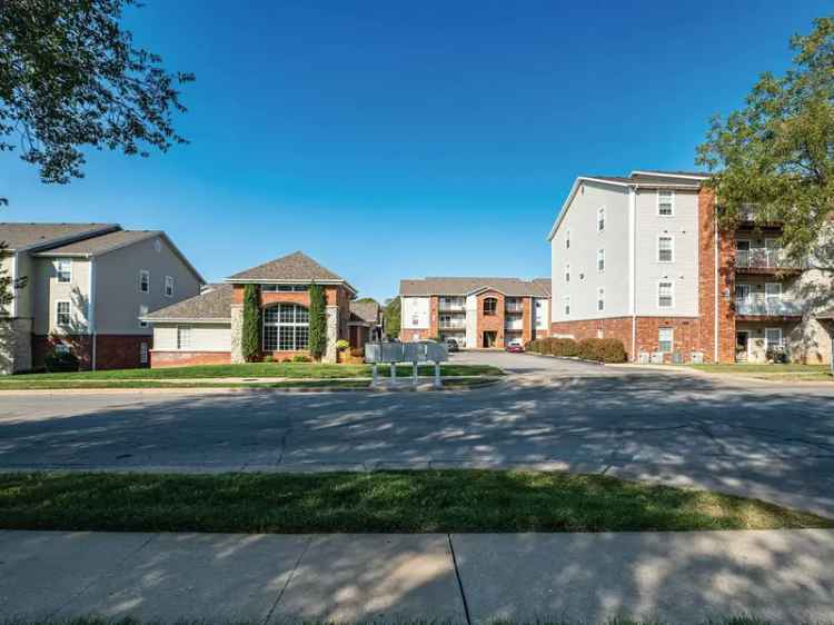 Rent Apartments at Battlefield Park Springfield with Pool and Fitness Center