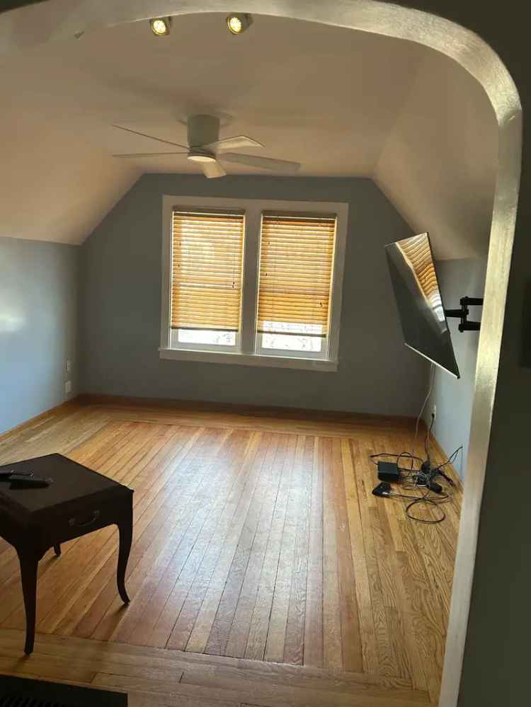 Rent 1 Bedroom Apartment in West Bucktown with Utilities Included