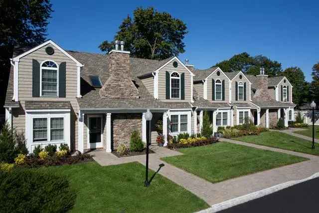 Rent Luxury Apartments in Amityville Village with Premium Features