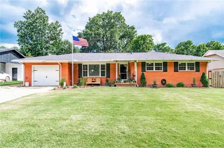 House For Sale in 218, West Eliff Street, Siloam Springs, Arkansas