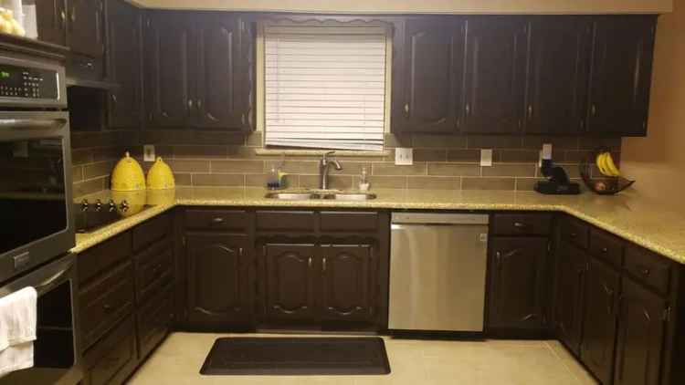 Rent Beautiful 3 Bedroom House Near Towne Lake Park