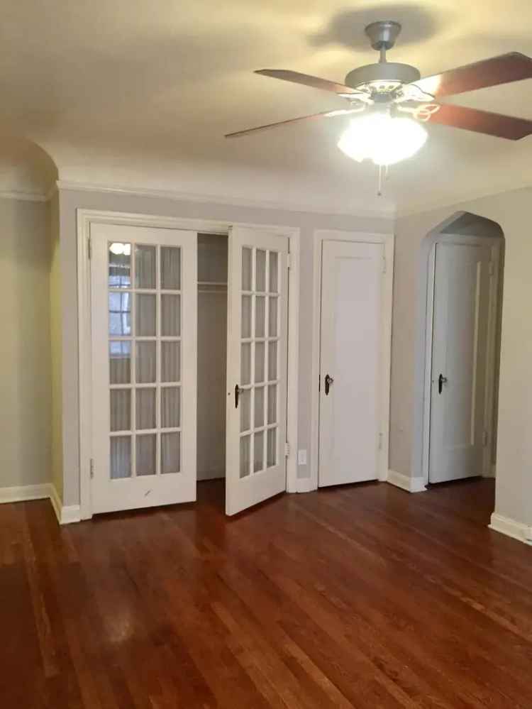 Rent Vintage Apartment with Unique Features in Uptown