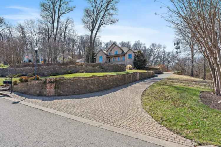 House For Sale in 1112, Radnor Glen Drive, Nashville, Tennessee