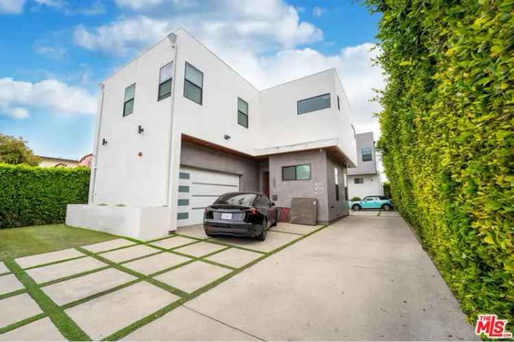 Triplex for Sale in Mid City Los Angeles with Modern Features