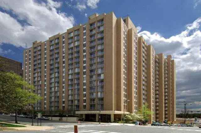 Rent 2-Bedroom Apartments in Chevy Chase with Special Fall Deals