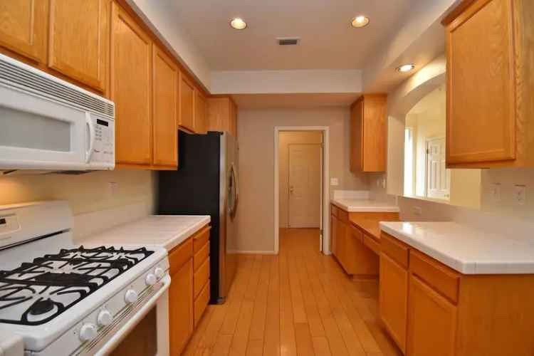 Rent a Stunning Townhome in Castro Valley with Scenic Hiking Trails