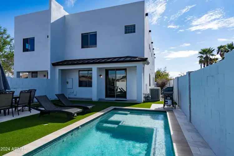 Buy Stunning Home with Heated Pool in Tempe with Luxurious Features