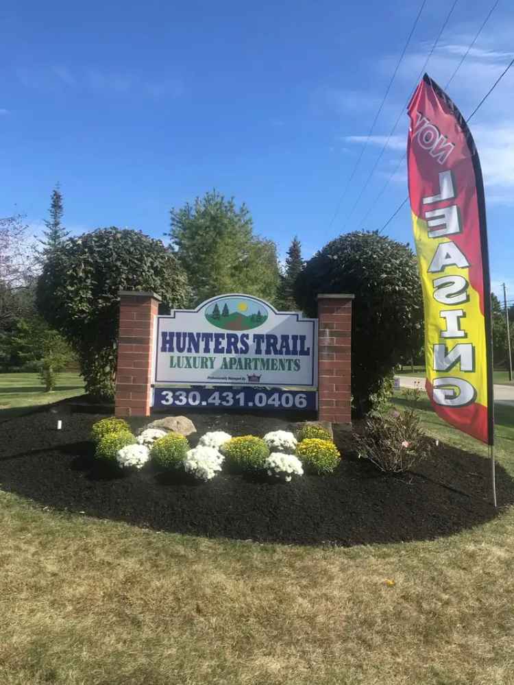 Rent Luxury Apartments in Hunter's Trail with Garage and Park Access