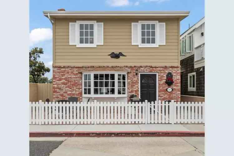 Buy Duplex in Newport Beach with Beach Living and Modern Features