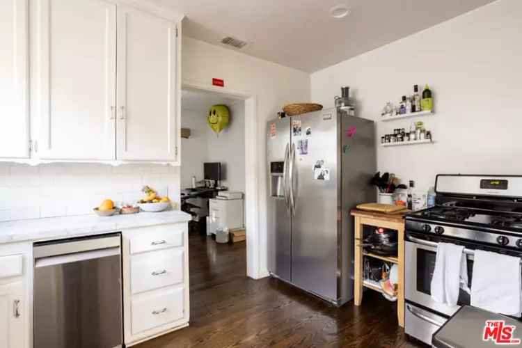 House For Sale in 8450, Oakwood Avenue, Los Angeles, California